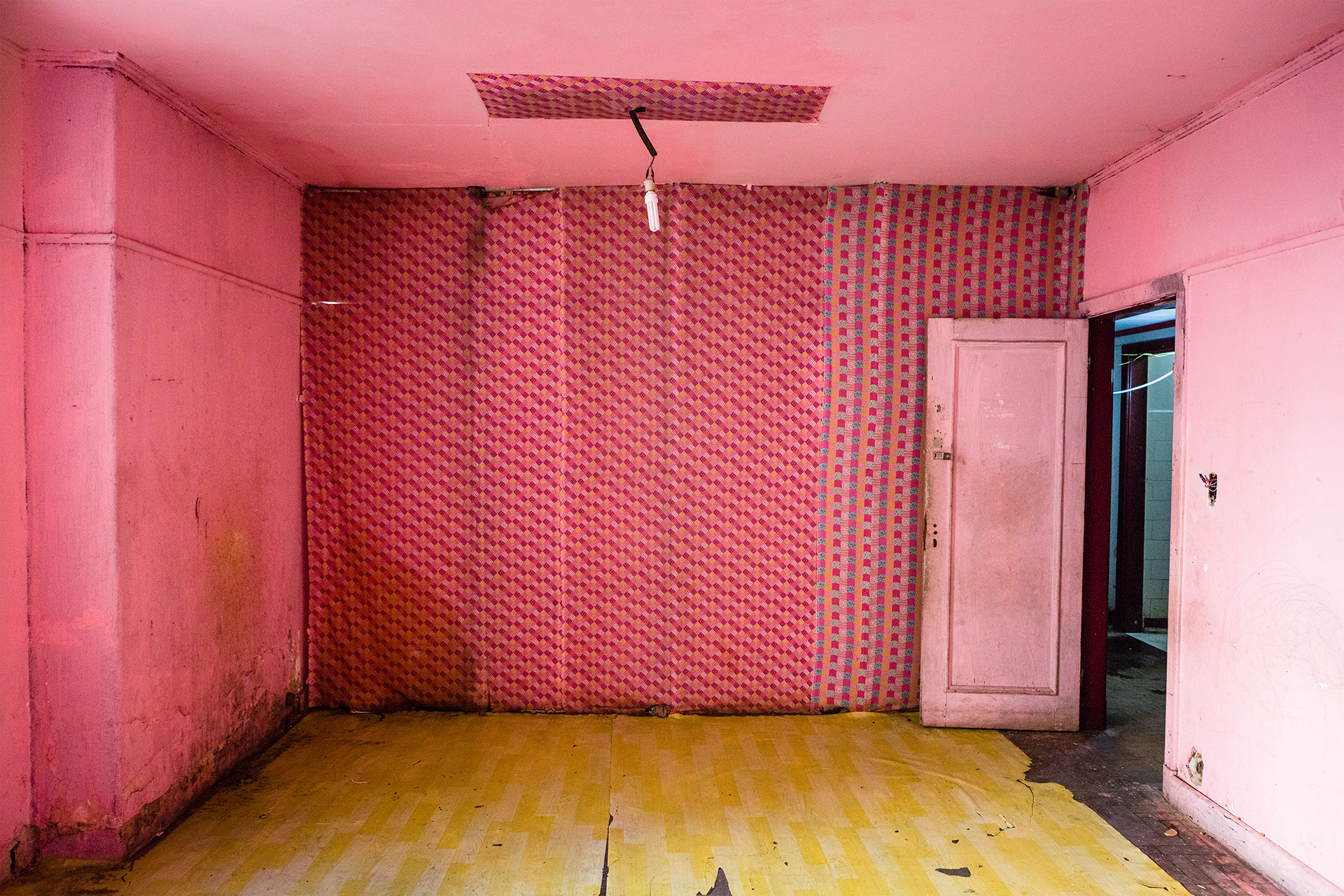 An abandoned room decorated by a Congolese family.