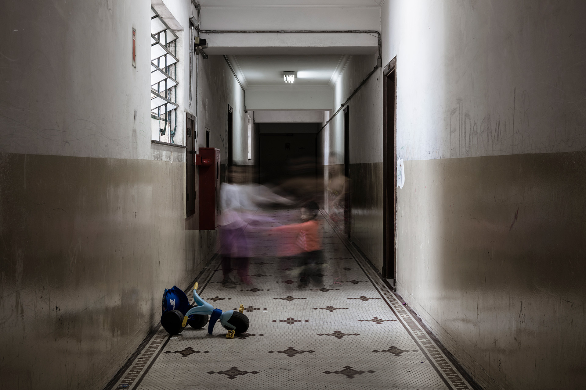 Children playing in the 3rd level's hallway.