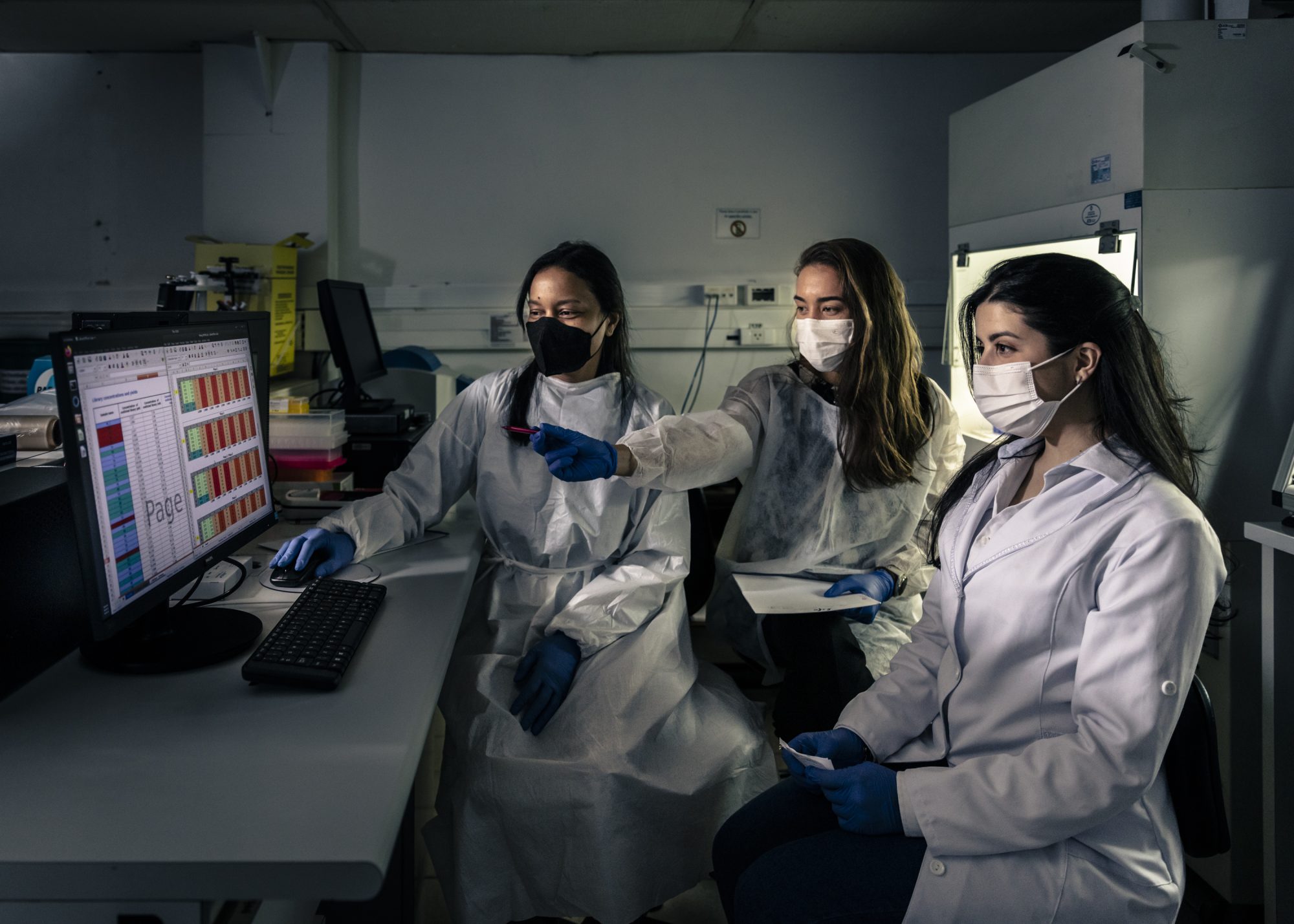 Portrait of the Tropical Medicine Institute's researchers Noeli Ferreira (left), Marina Farrel ( center)  and Layla Honorato (right) during a meeting for debate the DNA's analysis.